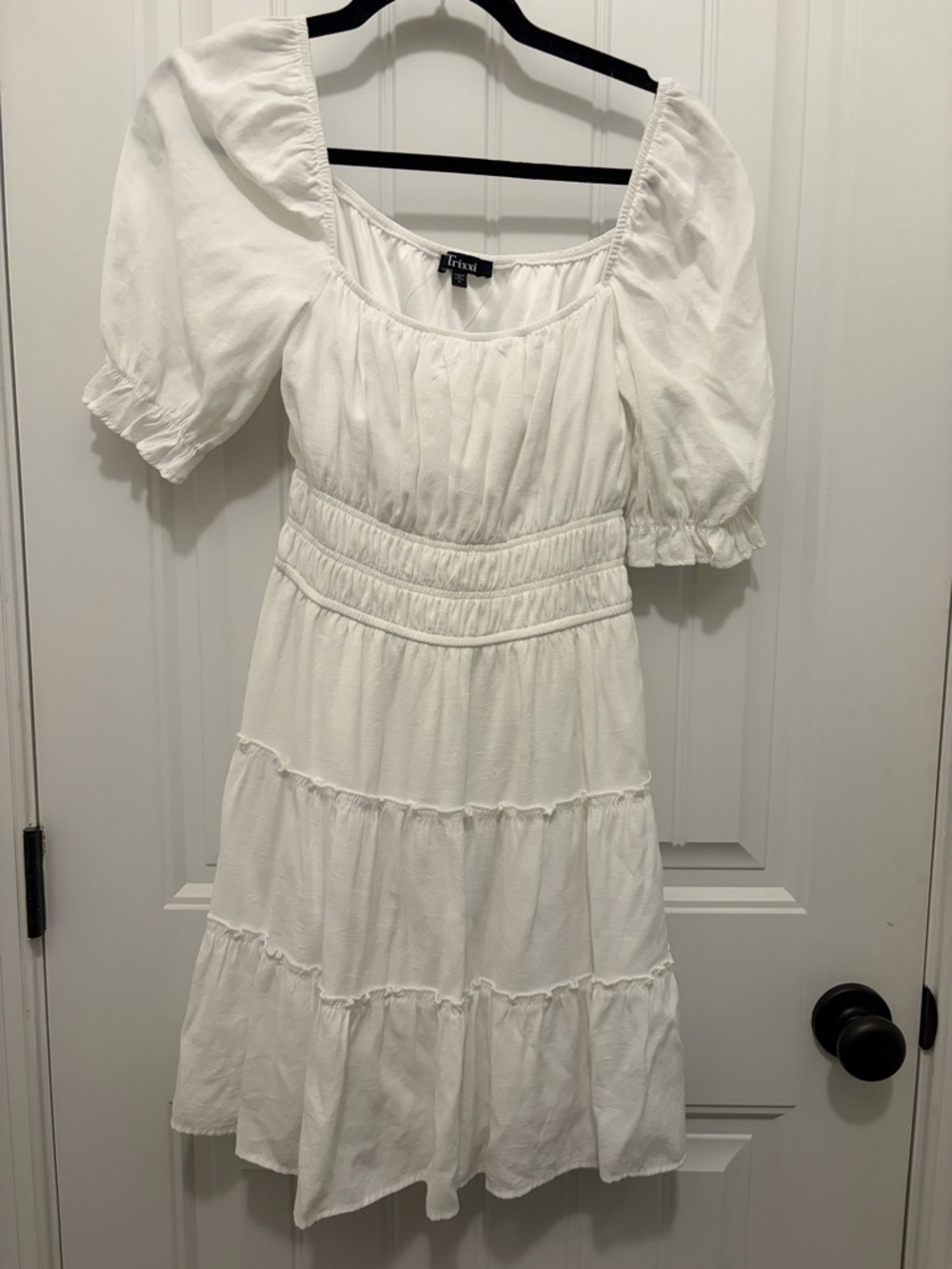 Trixxi White Puff-Sleeve Tiered Mini Dress